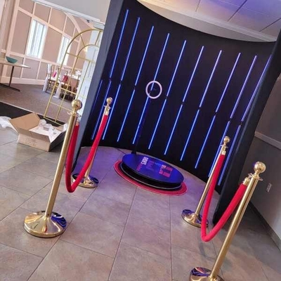 360-Grad-Fotoautomat für Hochzeiten 360-Grad-Fotoautomat Automatisch drehbares Partyzubehör mit Flightcase